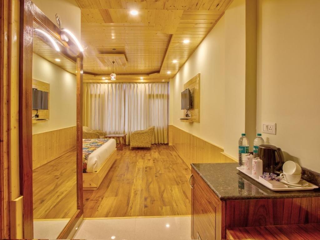 Hotel Swastik Grand Manali Extérieur photo