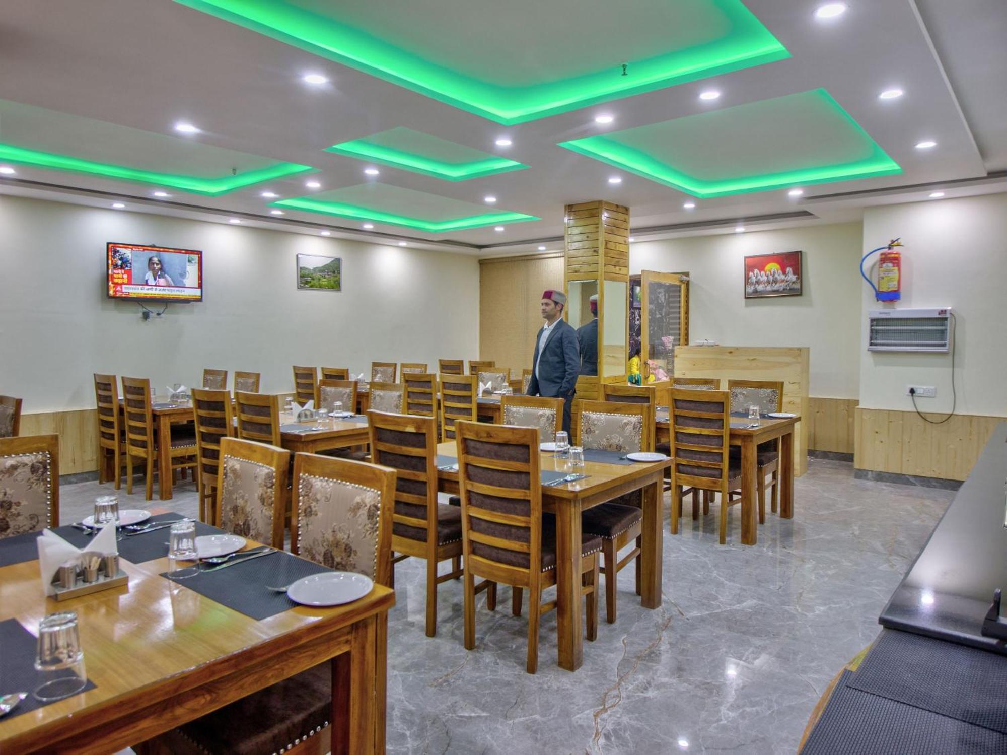 Hotel Swastik Grand Manali Extérieur photo