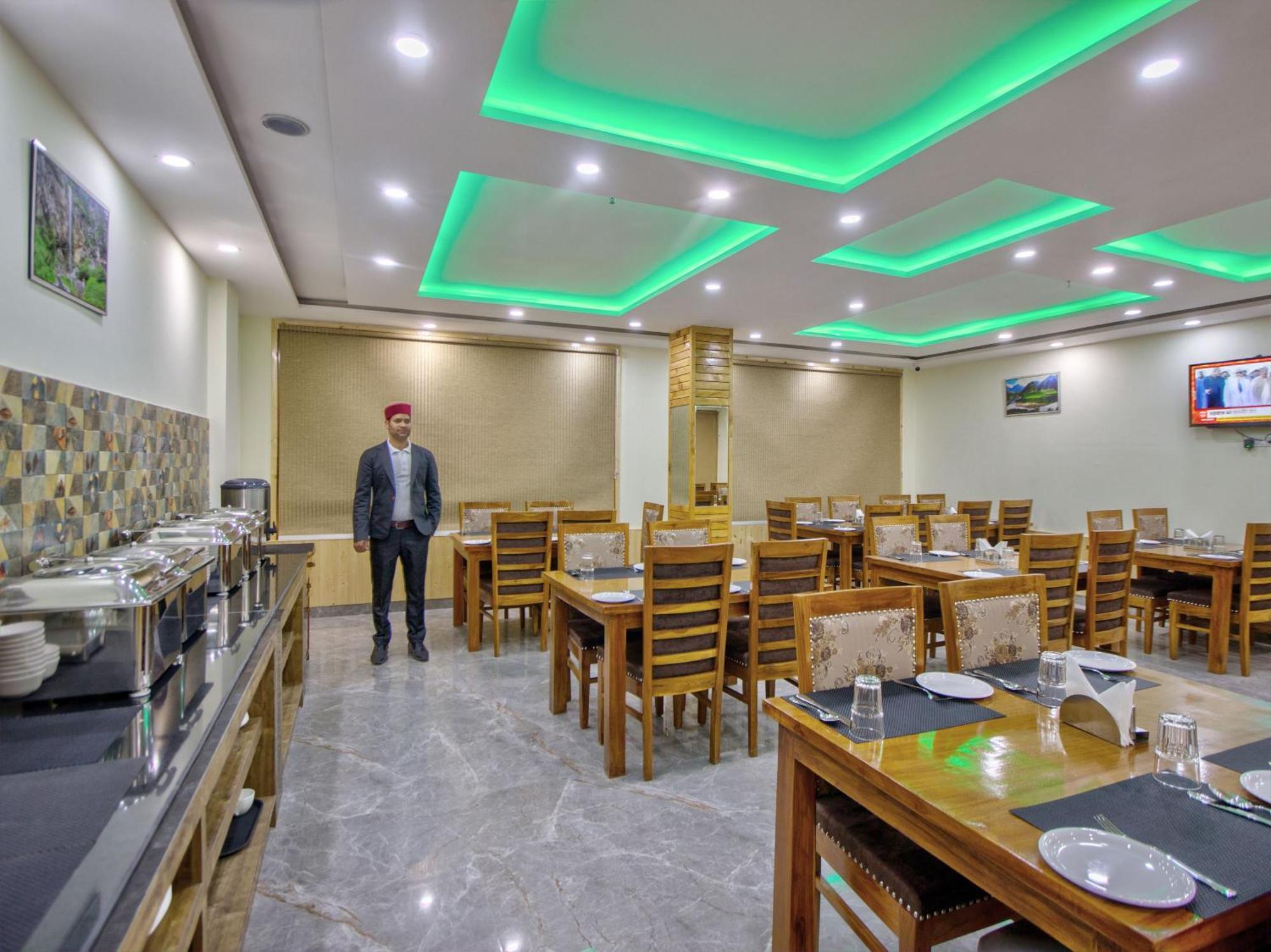 Hotel Swastik Grand Manali Extérieur photo