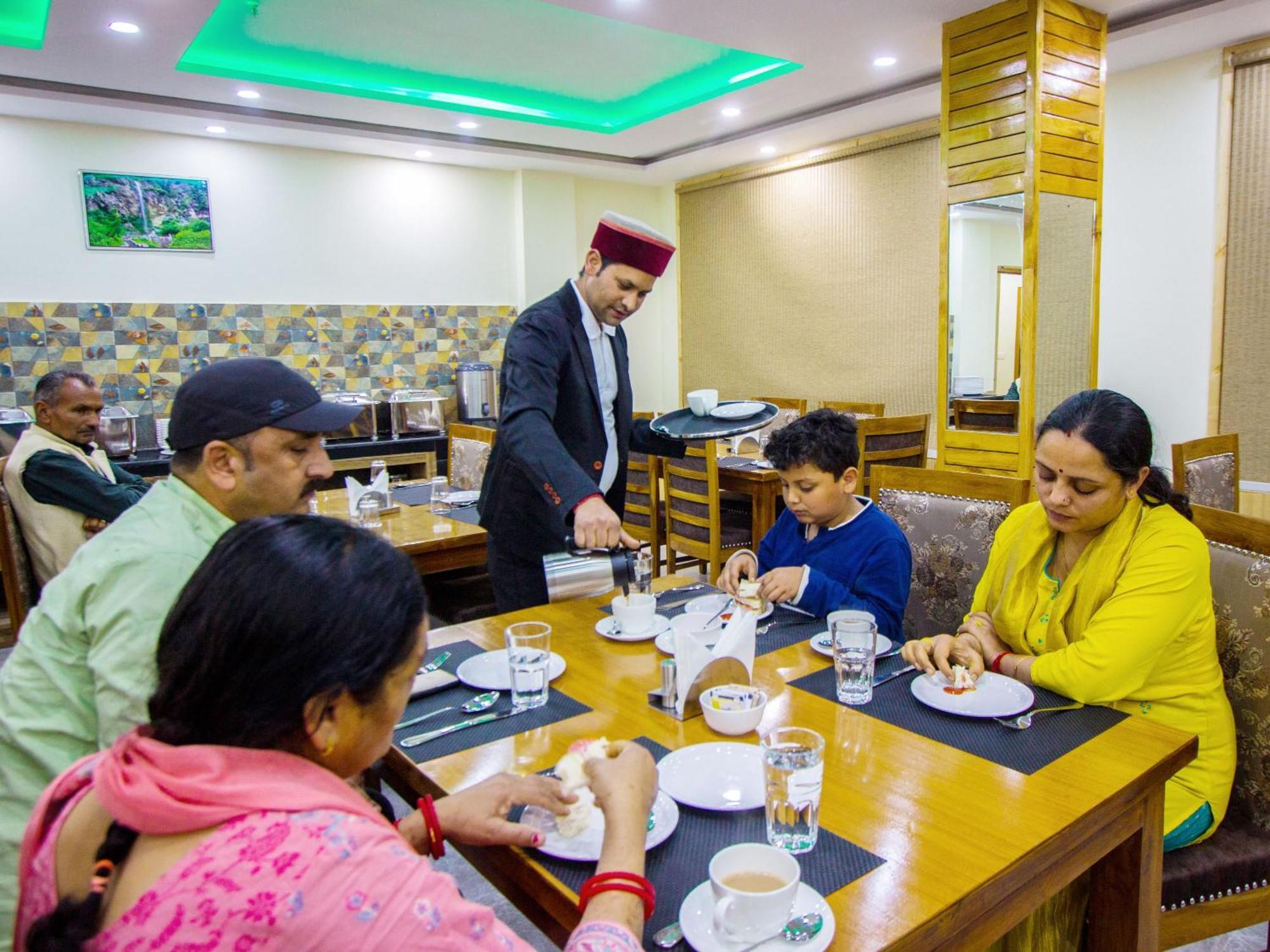Hotel Swastik Grand Manali Extérieur photo