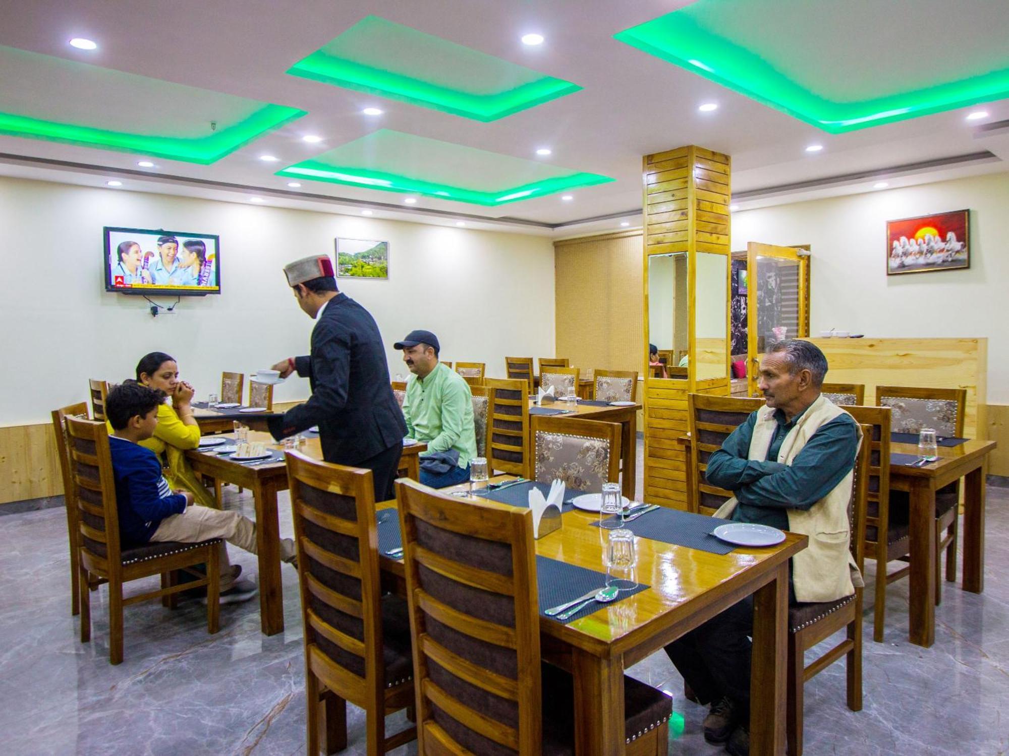 Hotel Swastik Grand Manali Extérieur photo